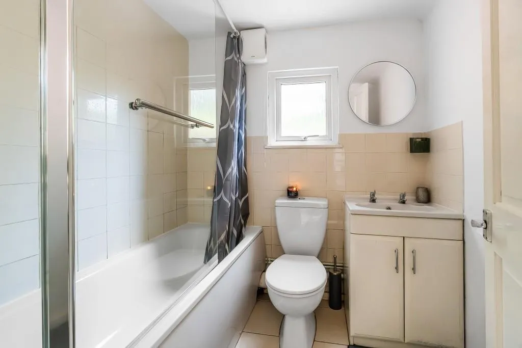 Leslie Road, Pixham, RH4, photo 10