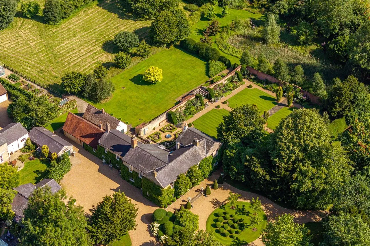 7 bed house for sale, High Street, Sharnbrook, MK44