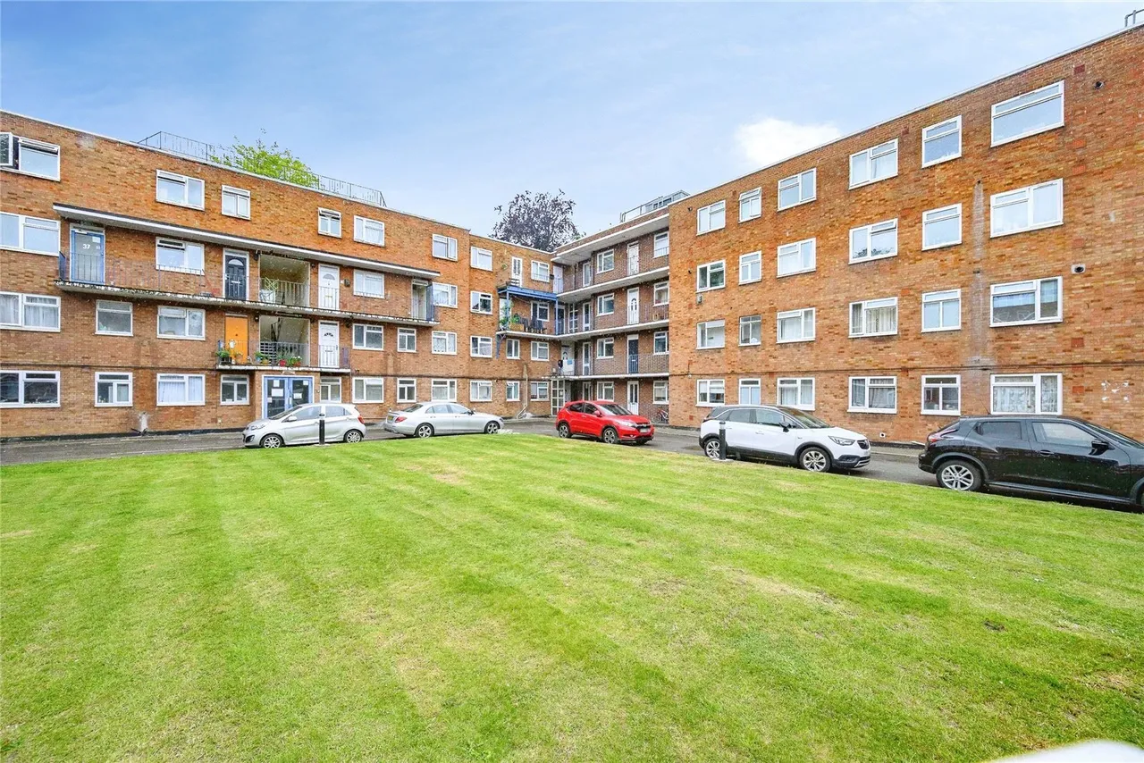 1 bed flat for sale — High Street South, Dunstable, Bedfordshire, LU6
