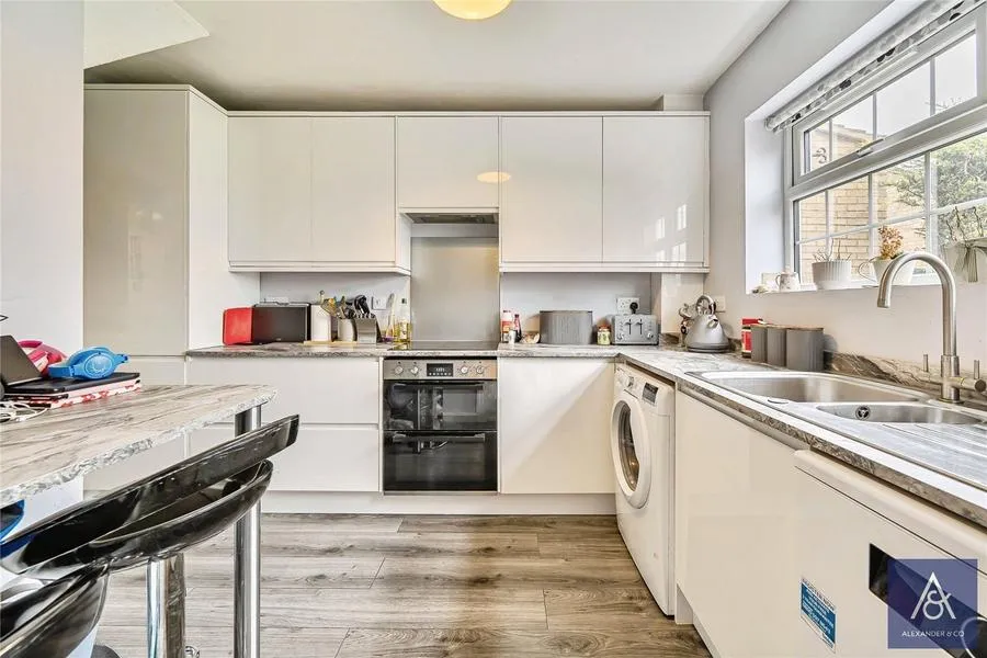 Cartwright Crescent, Brackley, NN13, photo 3