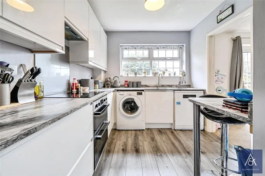 Cartwright Crescent, Brackley, NN13, photo 9