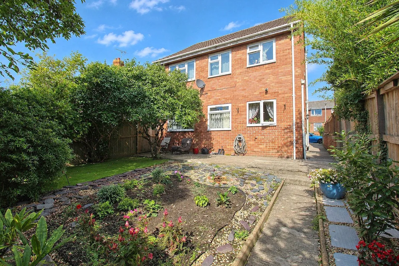 2 bed flat for sale, Trowbridge, Wiltshire