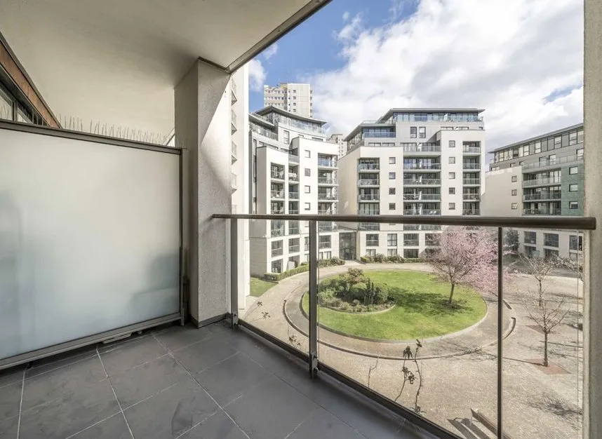 Pump House Crescent, Brentford, TW8, photo 5