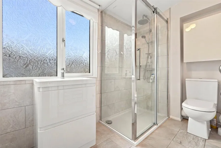 with 3 bedrooms in Harlow, CM17, photo 8