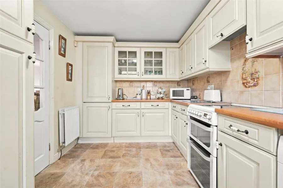 with 3 bedrooms in Harlow, CM17, photo 4