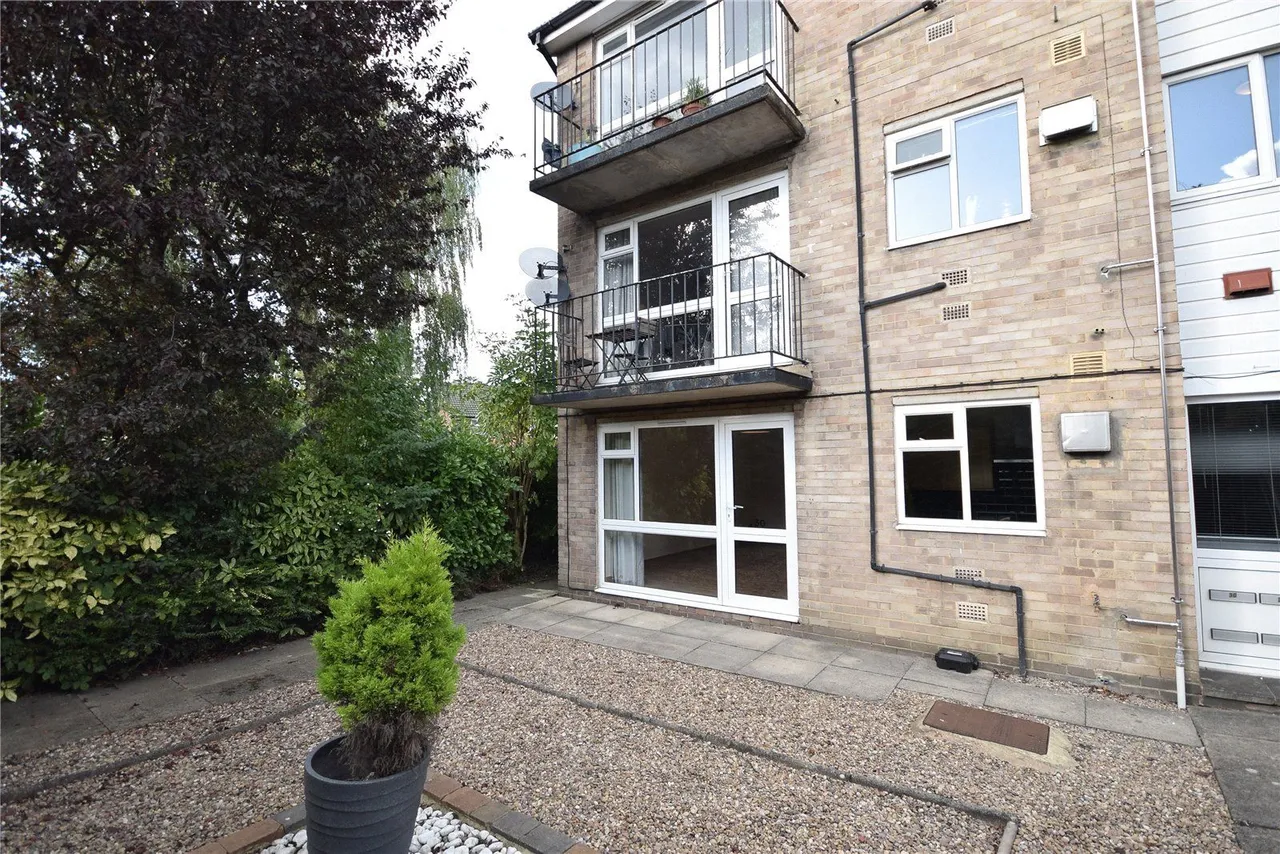 2 bed flat to rent, Slaid Hill Court, Leeds, LS17