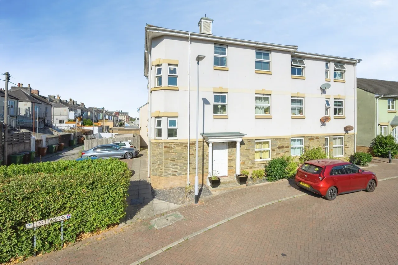 2 bed flat for sale, Junction Gardens, Plymouth, PL4