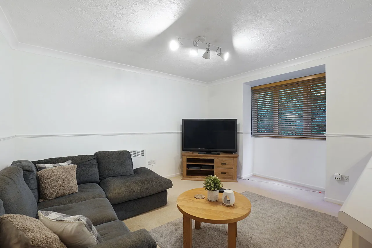 Findlay Close, Gillingham, ME8, photo 2