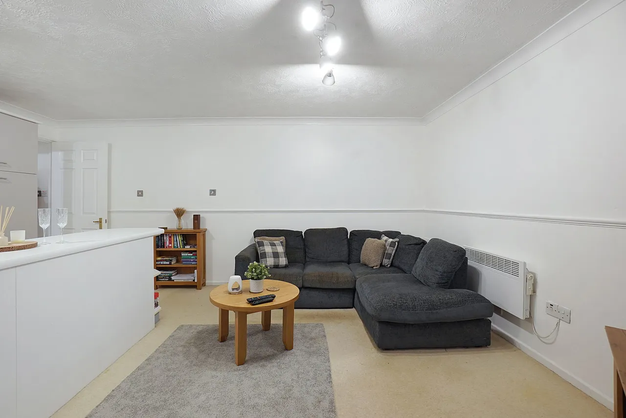 Findlay Close, Gillingham, ME8, photo 5