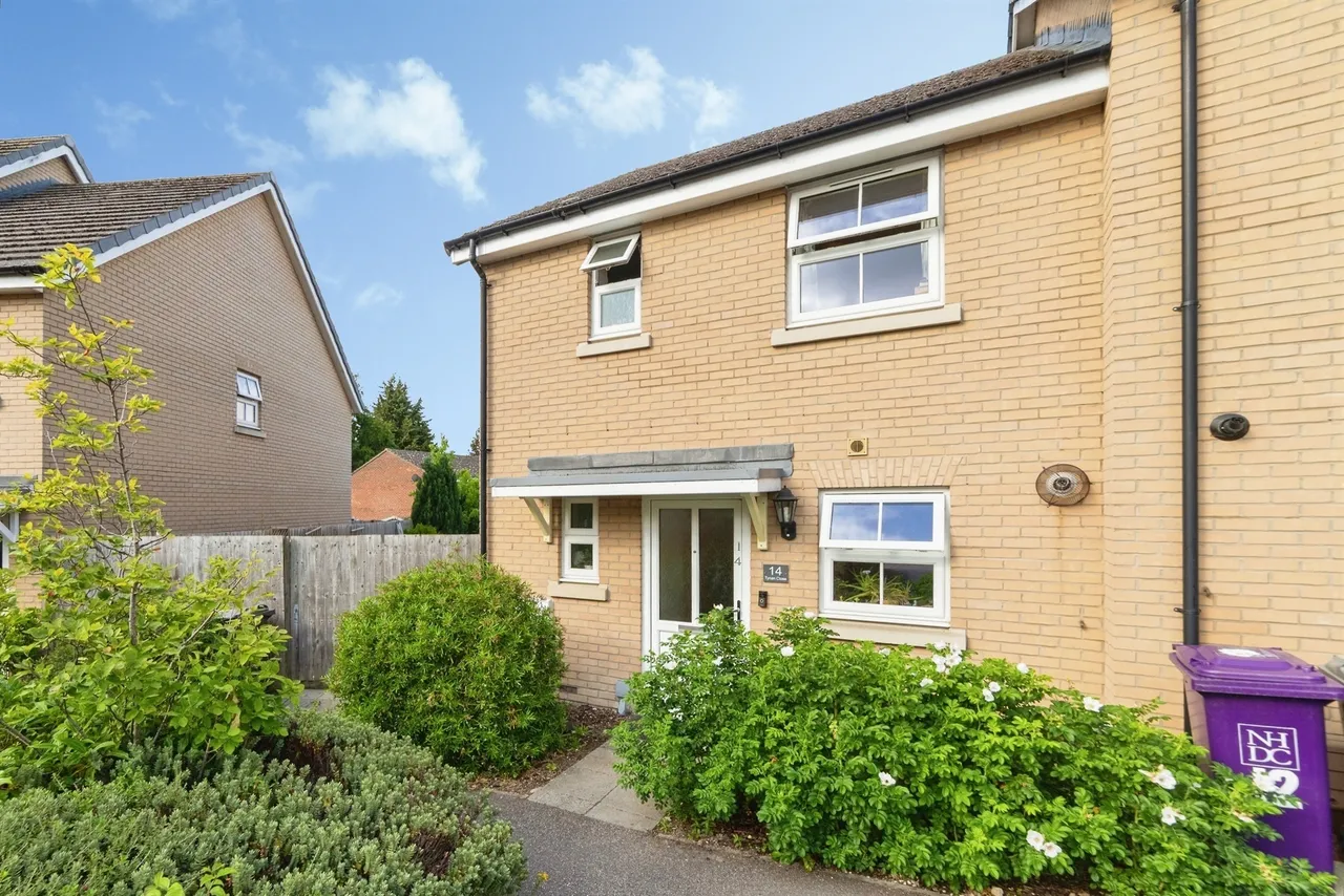3 bed house for sale — Tynan Close, Royston