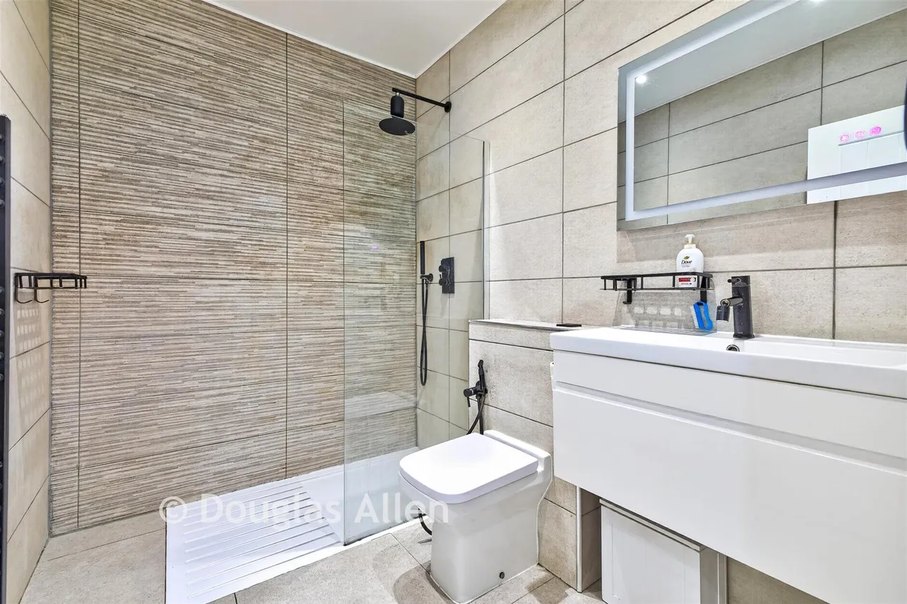 Caterham Avenue, Ilford, IG5, photo 8