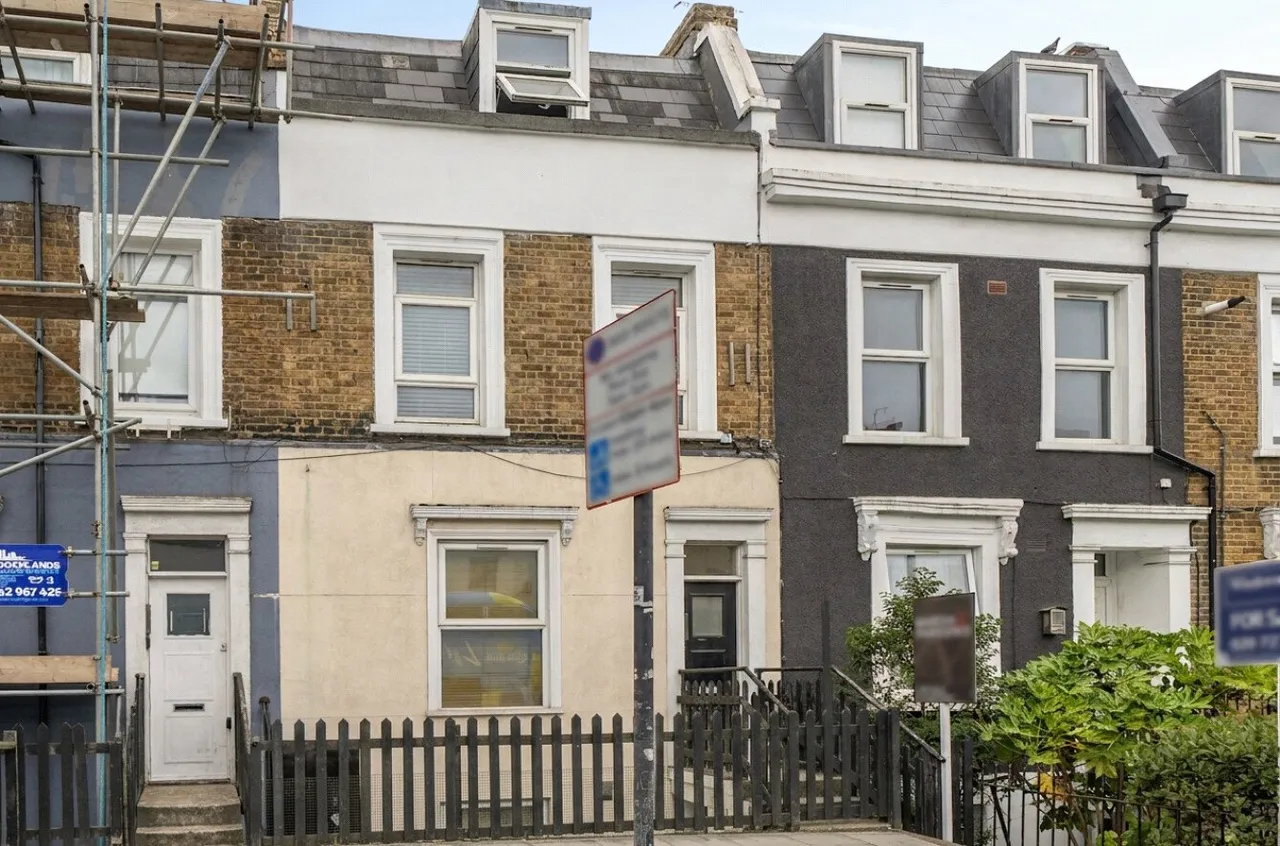 1 bed flat for sale — Lewisham Way, London, SE14