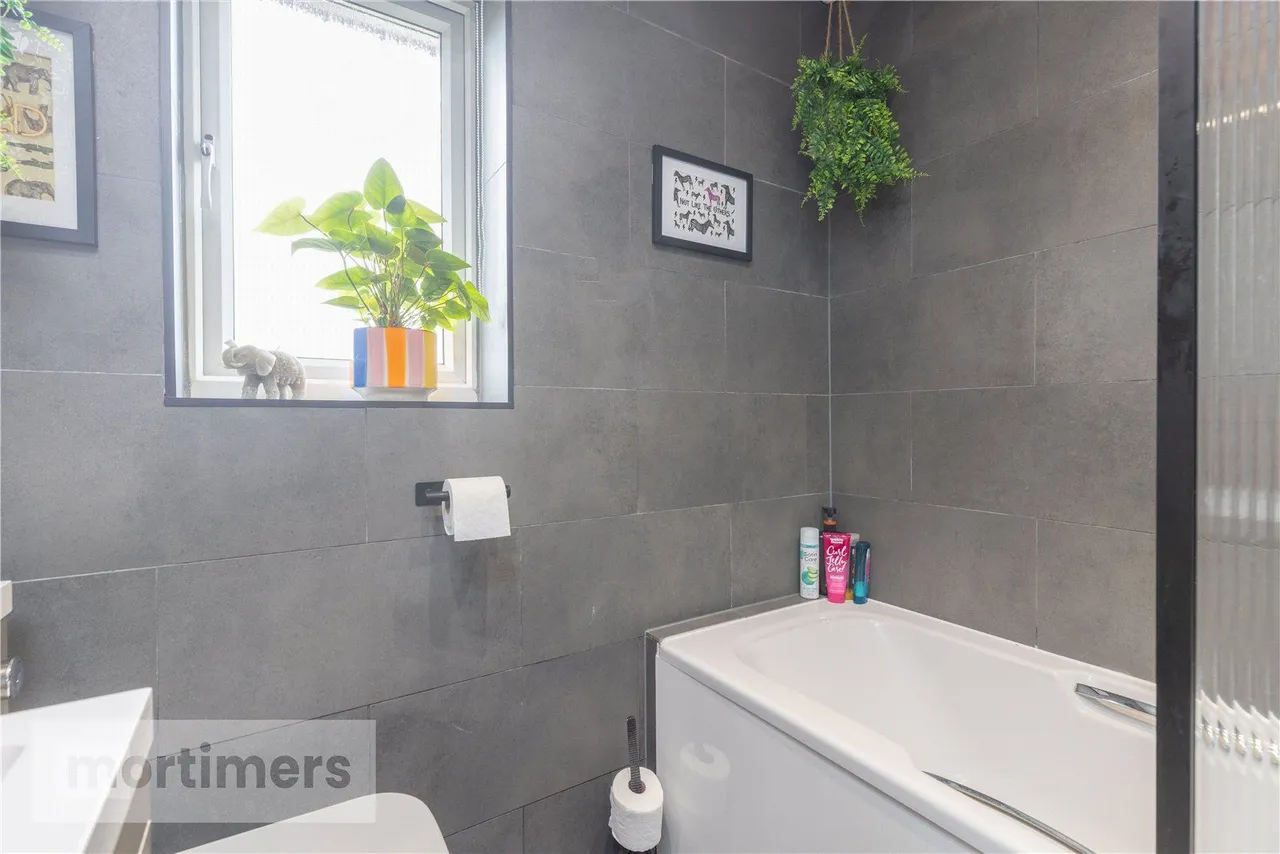 Campbell Close, Blackburn, BB2, photo 21