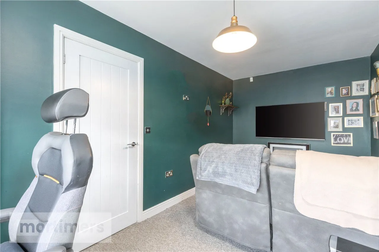 Campbell Close, Blackburn, BB2, photo 12