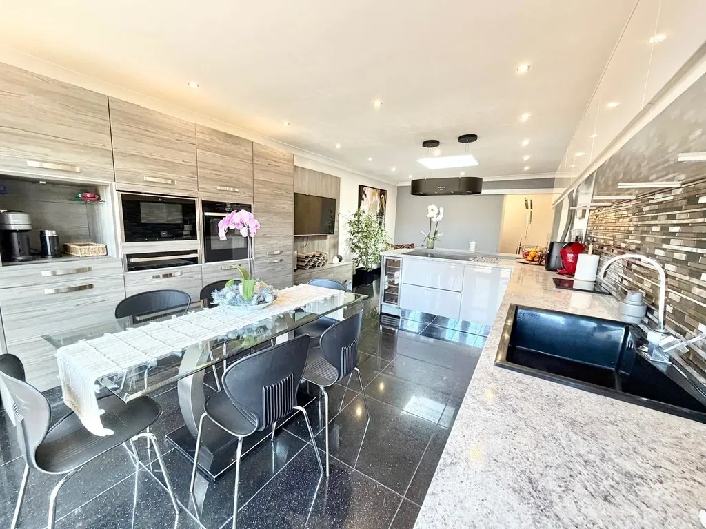 Frimley, Camberley, photo 14