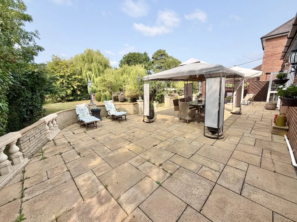 Frimley, Camberley, photo 29