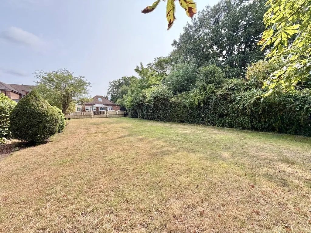 Frimley, Camberley, photo 17