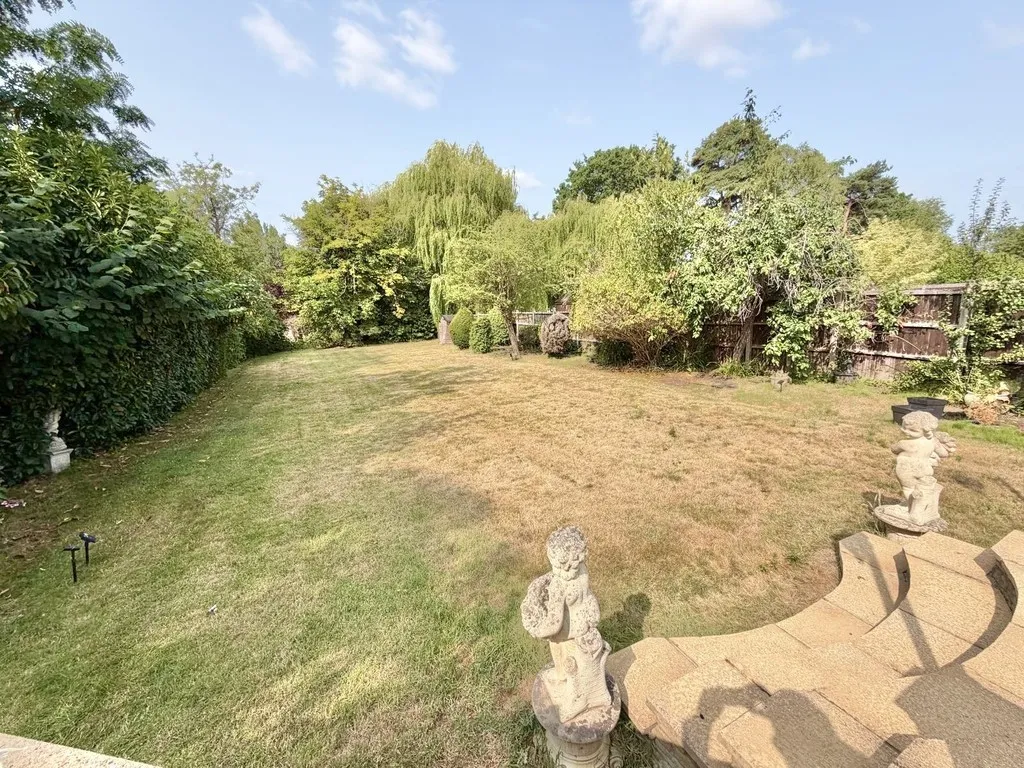 Frimley, Camberley, photo 11