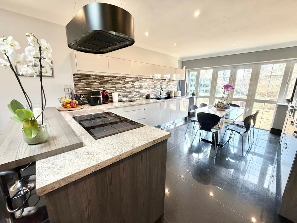 Frimley, Camberley, photo 12