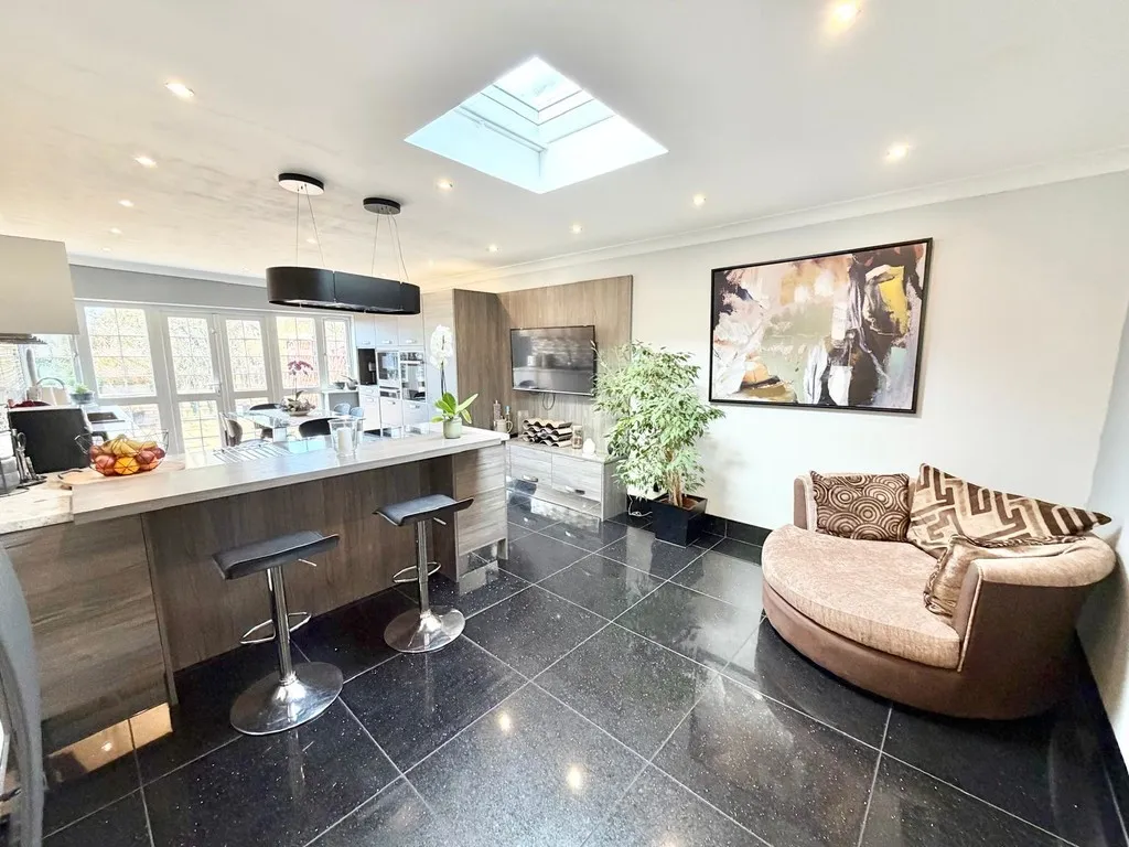 Frimley, Camberley, photo 8