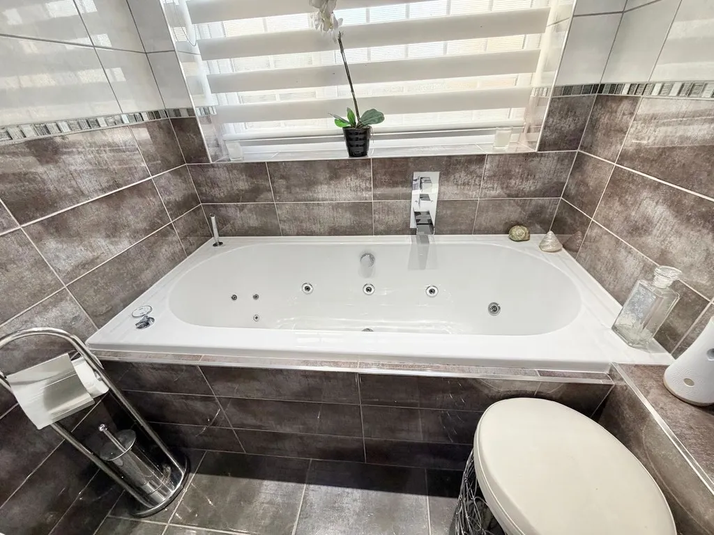 Frimley, Camberley, photo 25