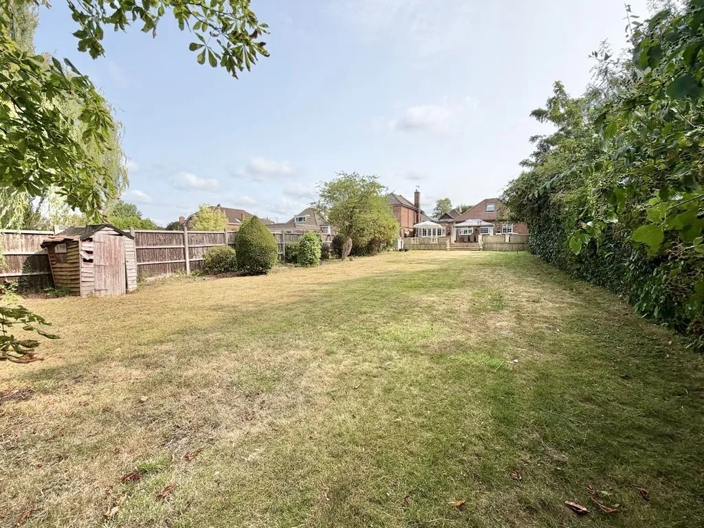 Frimley, Camberley, photo 2