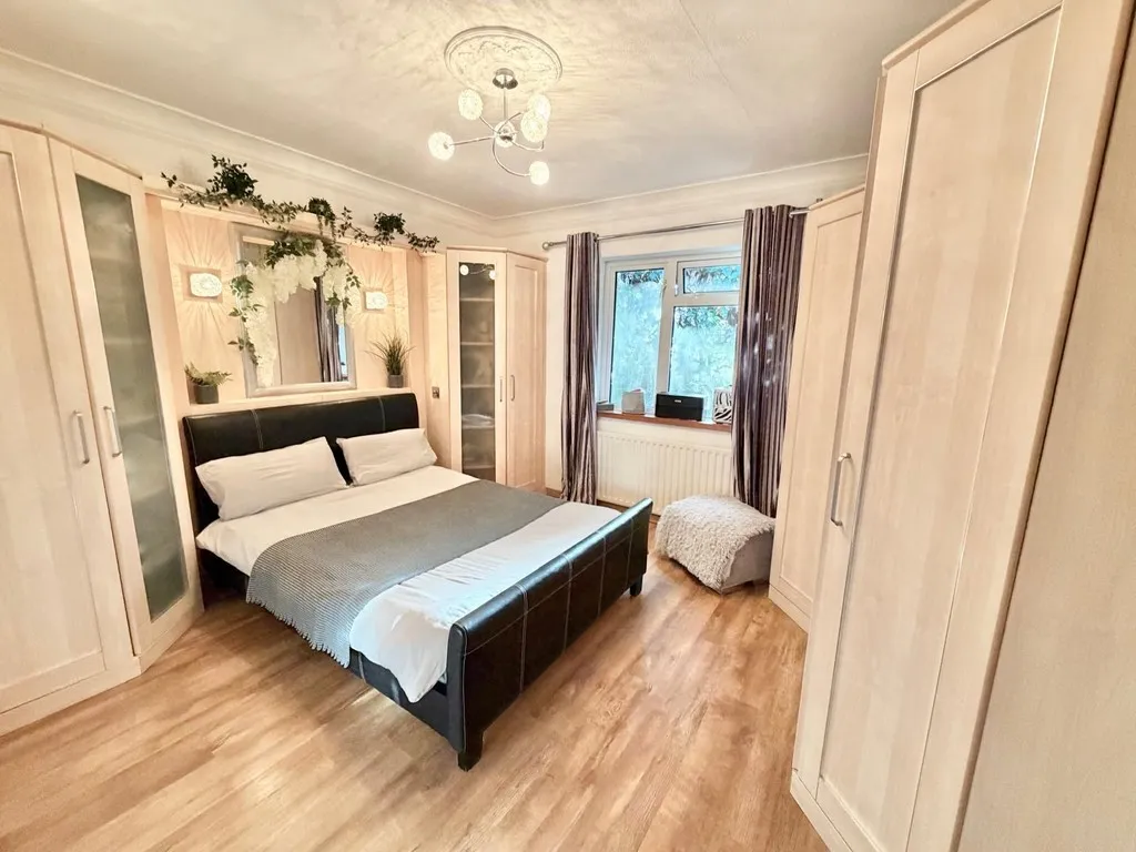 Frimley, Camberley, photo 27