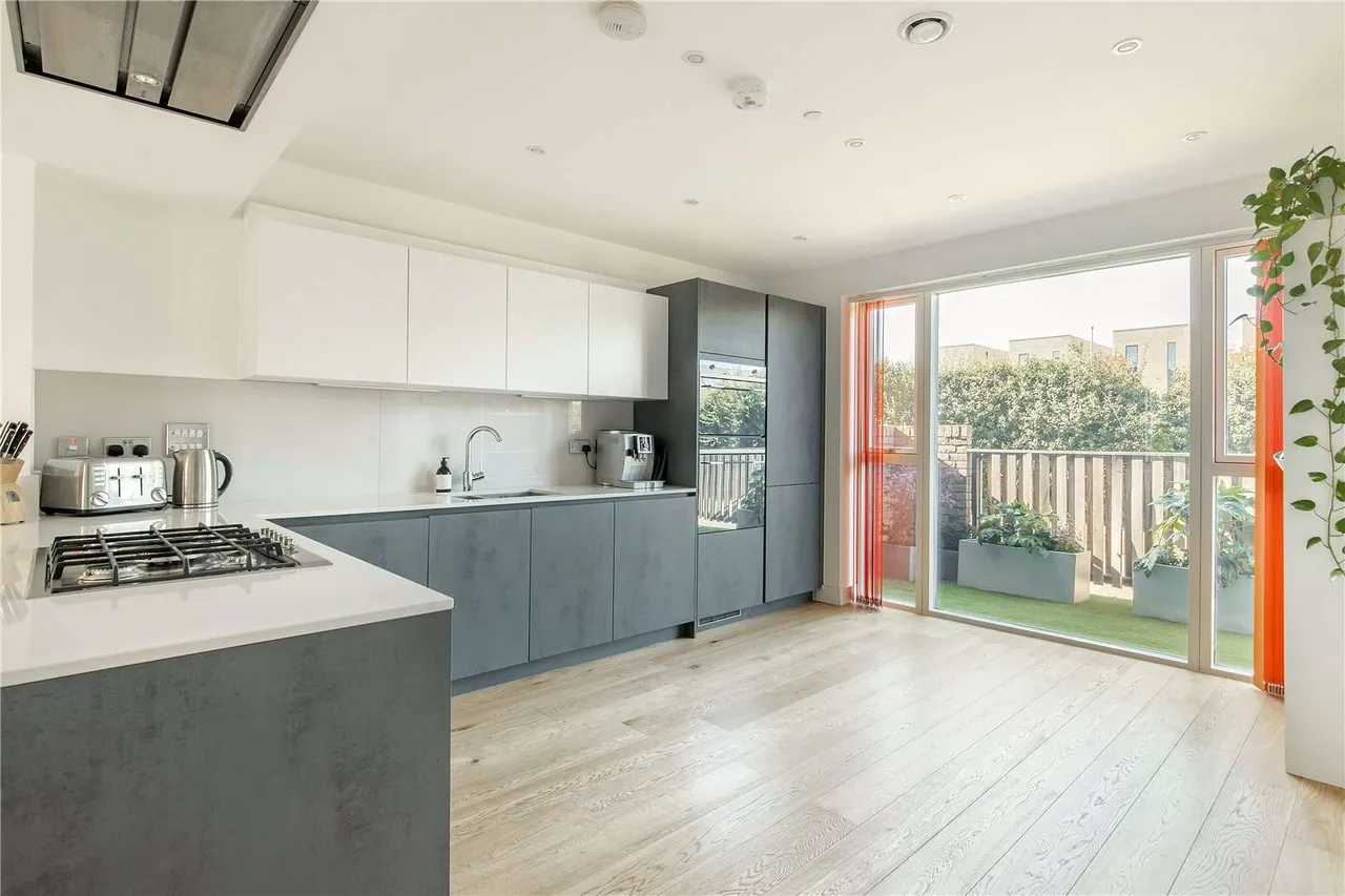 Clay Farm Drive, Trumpington, Cambridge, Cambridgeshire, CB2 9BX, photo 3