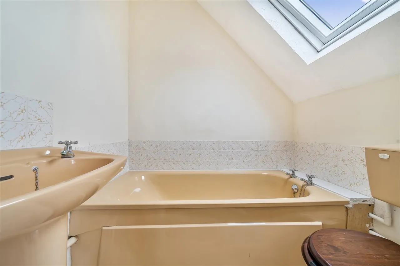 Cluny Crescent, Swanage, BH19, photo 15