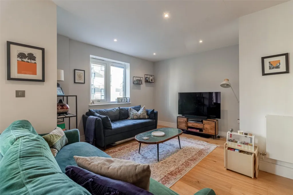 Silverworks Close, Colindale, NW9, photo 3