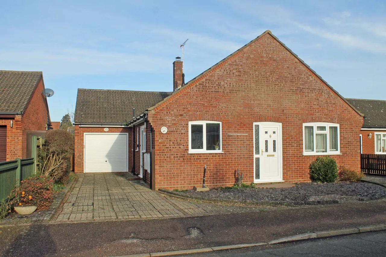 2 bed house for sale, Detached Bungalow, Close to Holt Town