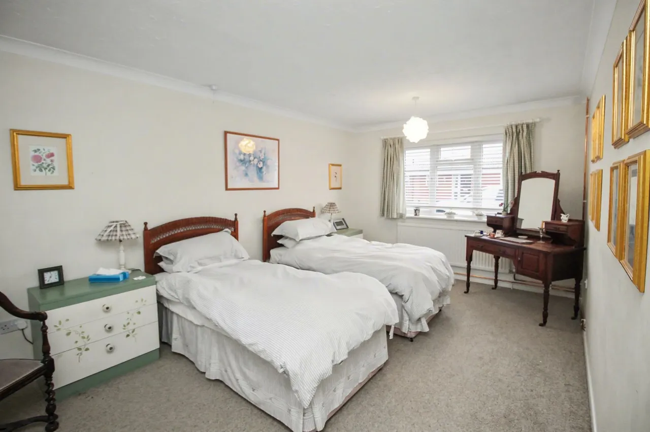 Detached Bungalow, Close to Holt Town, photo 8
