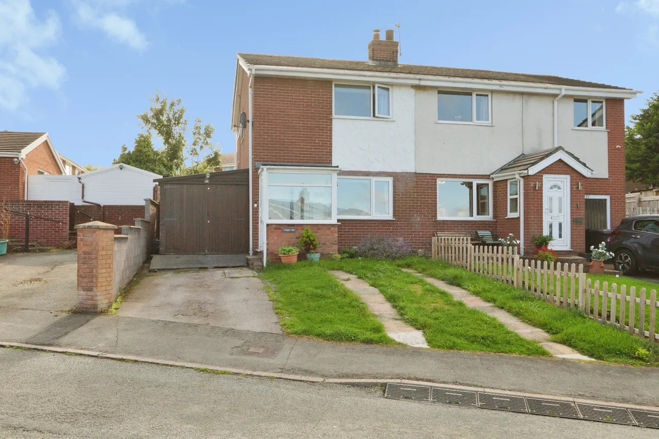 2 bed house for sale, Alltwen, Llysfaen, LL29