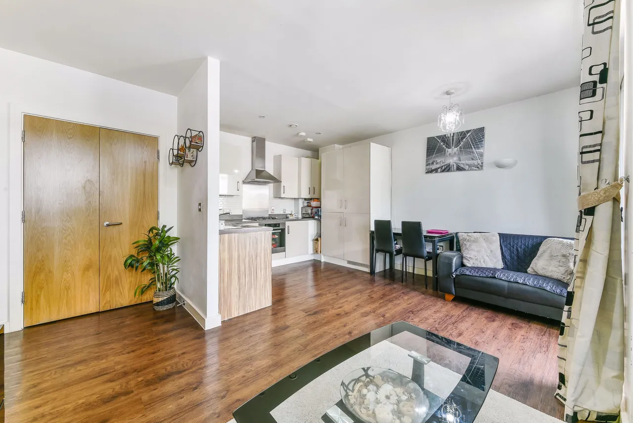 High Street, HA8, photo 8