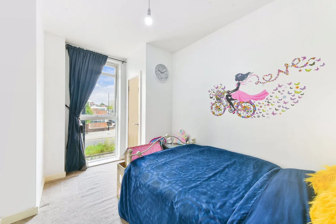 High Street, HA8, photo 6