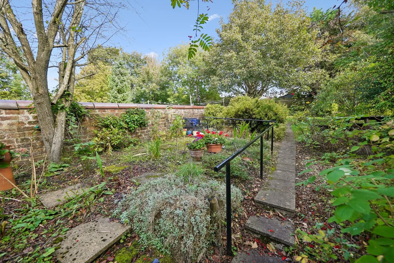 Busby Road, Clarkston, G76, photo 17