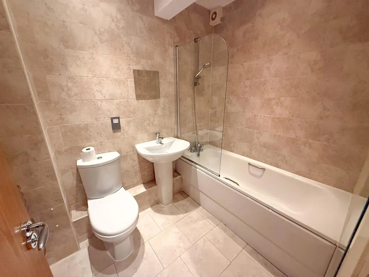 Canal Road, Riddlesden, BD20 5AG, photo 9