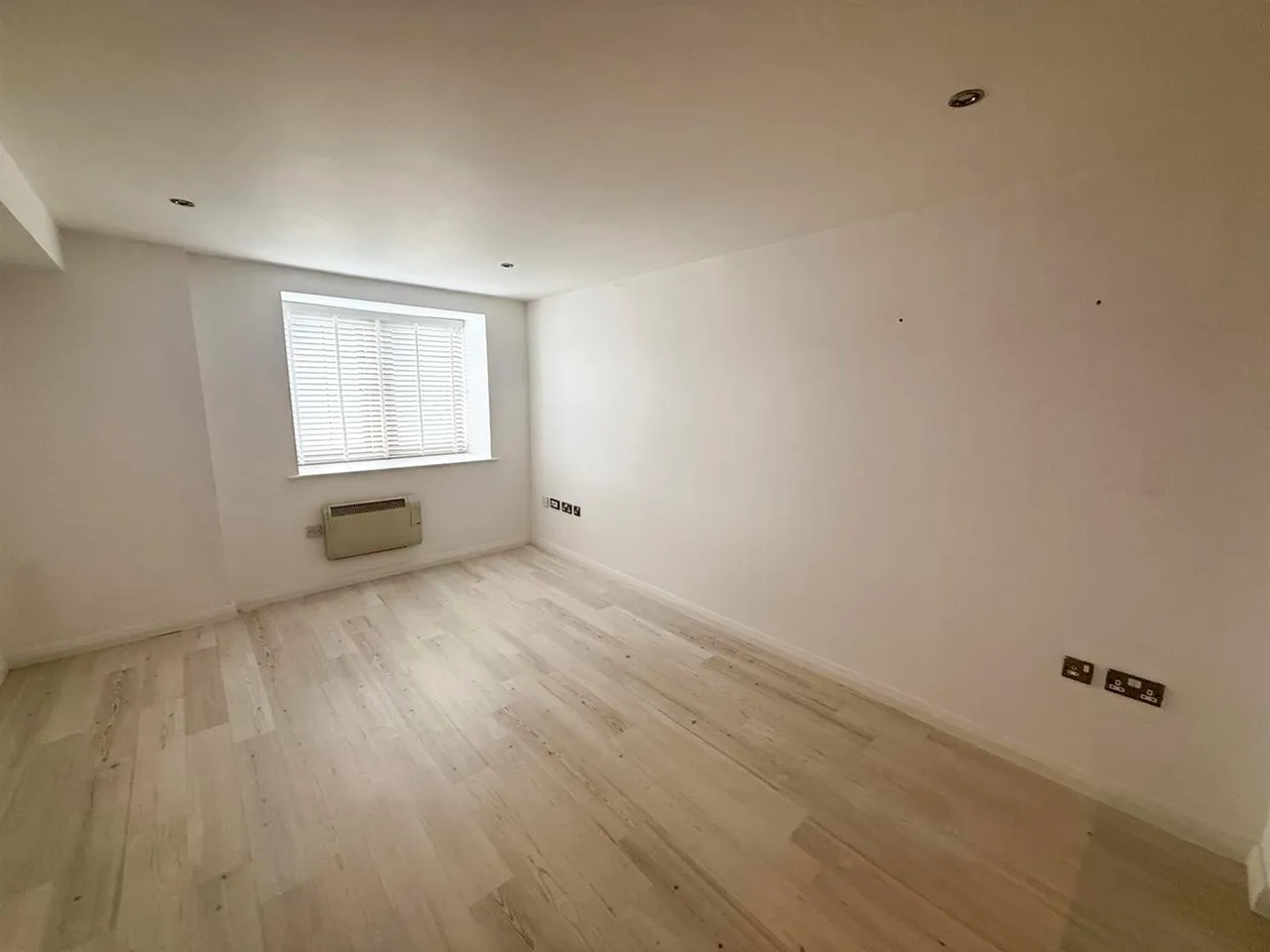 Canal Road, Riddlesden, BD20 5AG, photo 4