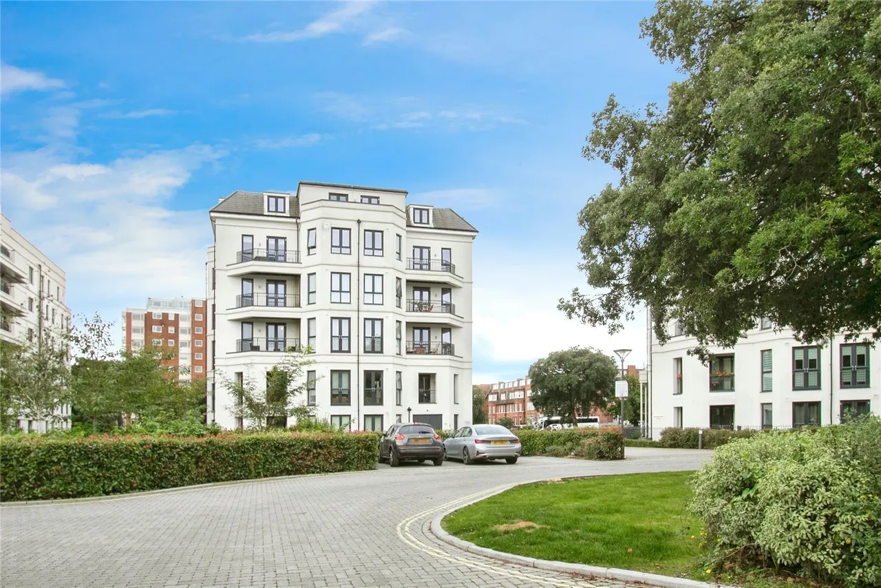 West Cliff Road, Bournemouth, BH2, photo 2