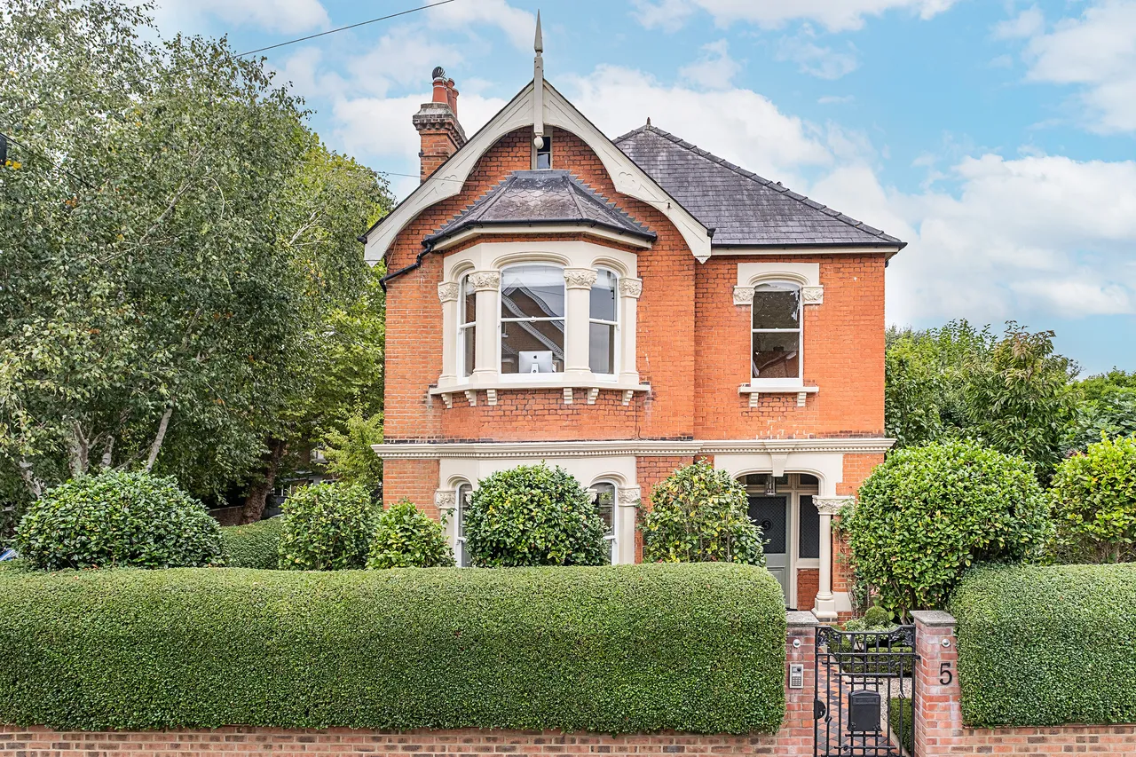 4 bed house for sale — Upper Park Road, Kingston Upon Thames...