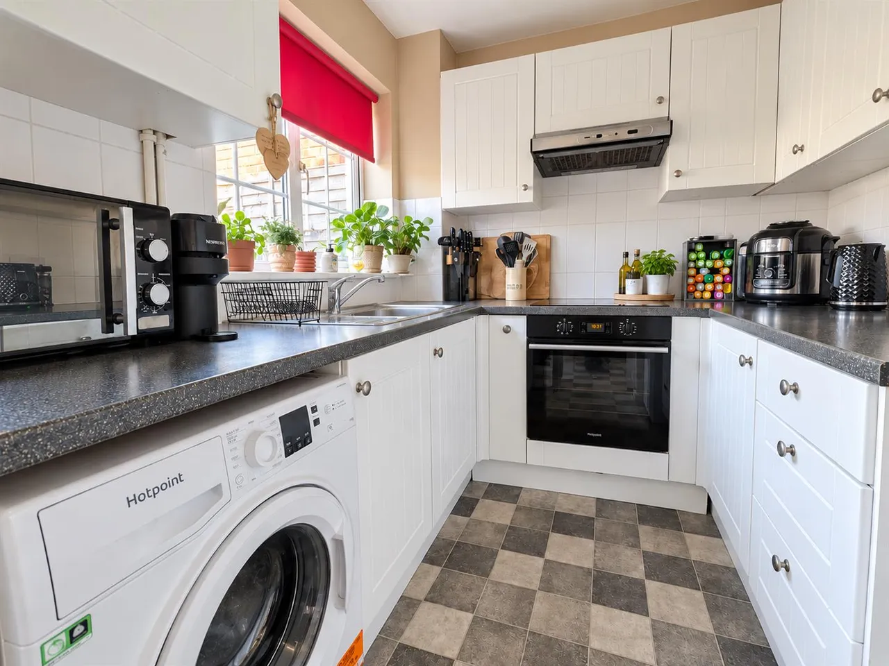 Larnach Close, Uckfield, TN22, photo 5