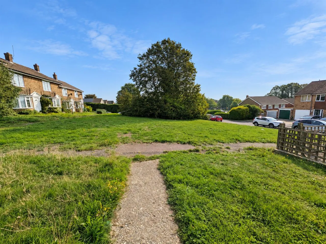 Larnach Close, Uckfield, TN22, photo 2