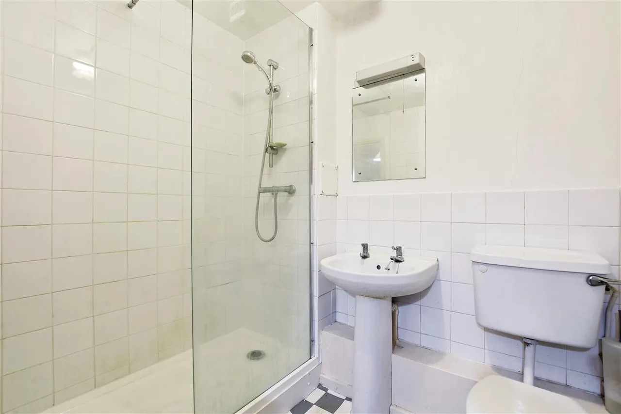 Lorne Close, London, photo 11