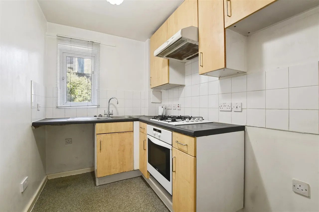 Lorne Close, London, photo 5