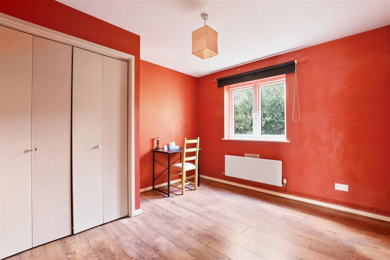 Lorne Close, London, photo 8