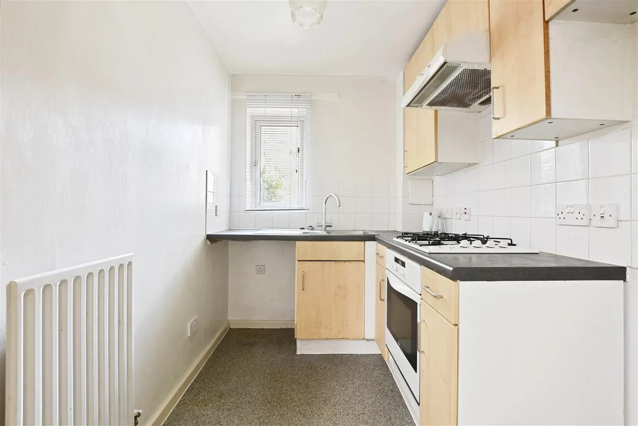 Lorne Close, London, photo 7