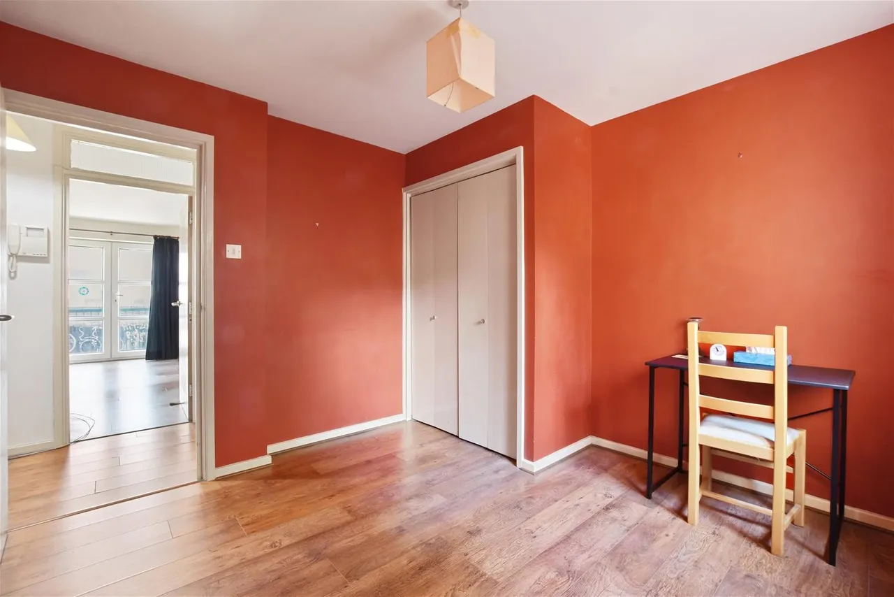 Lorne Close, London, photo 10