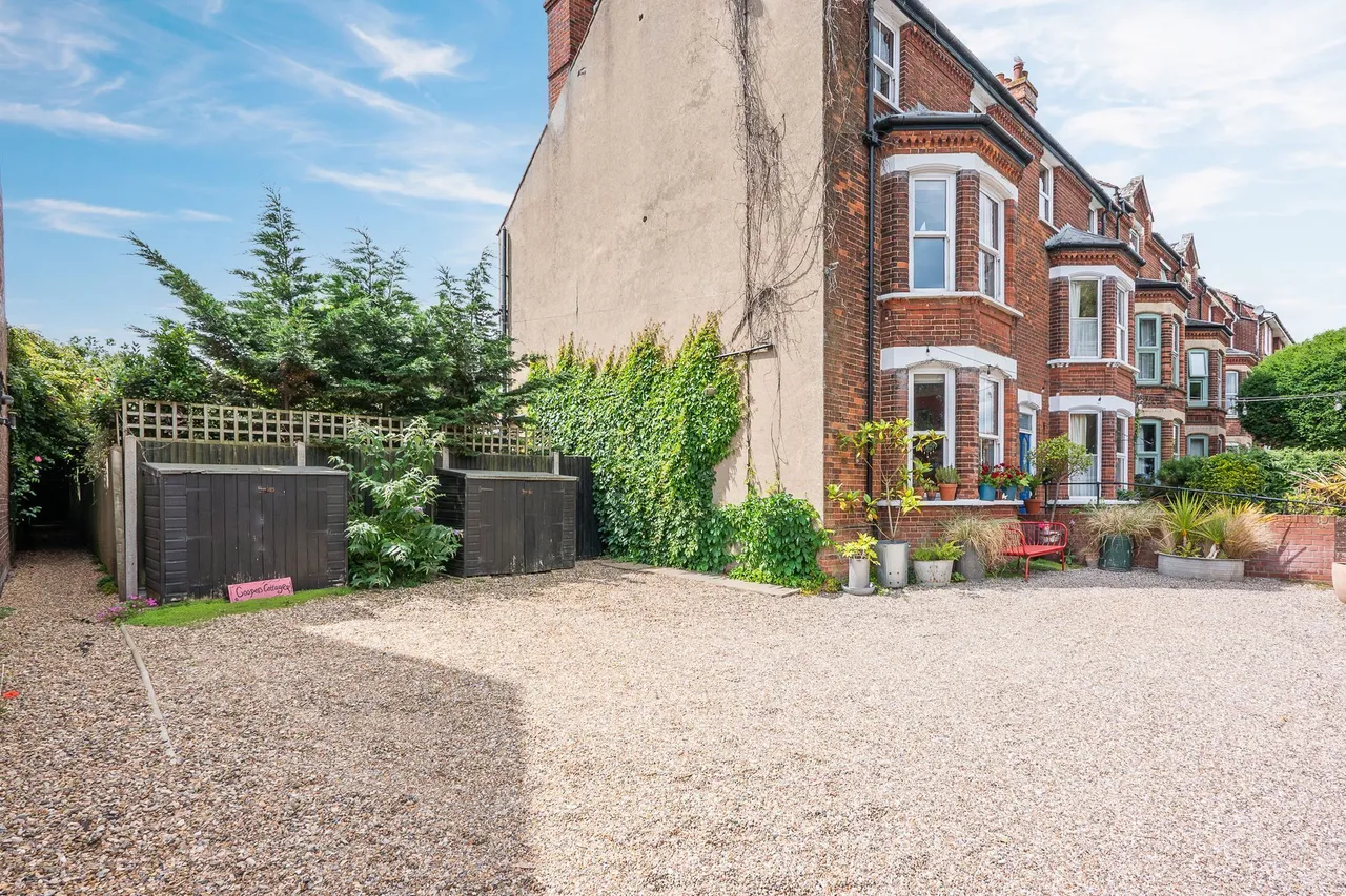Magnificent Victorian Home with Two B, photo 6