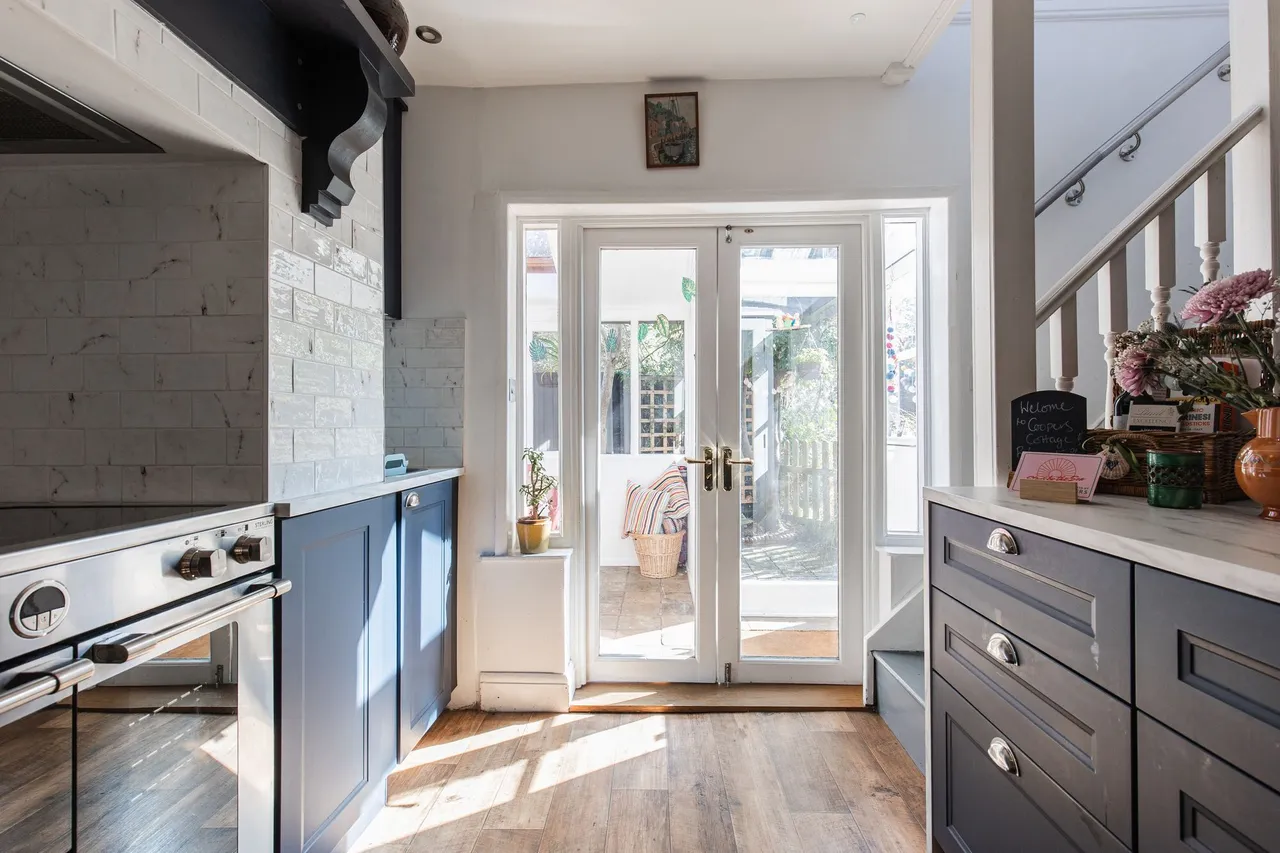 Magnificent Victorian Home with Two B, photo 4