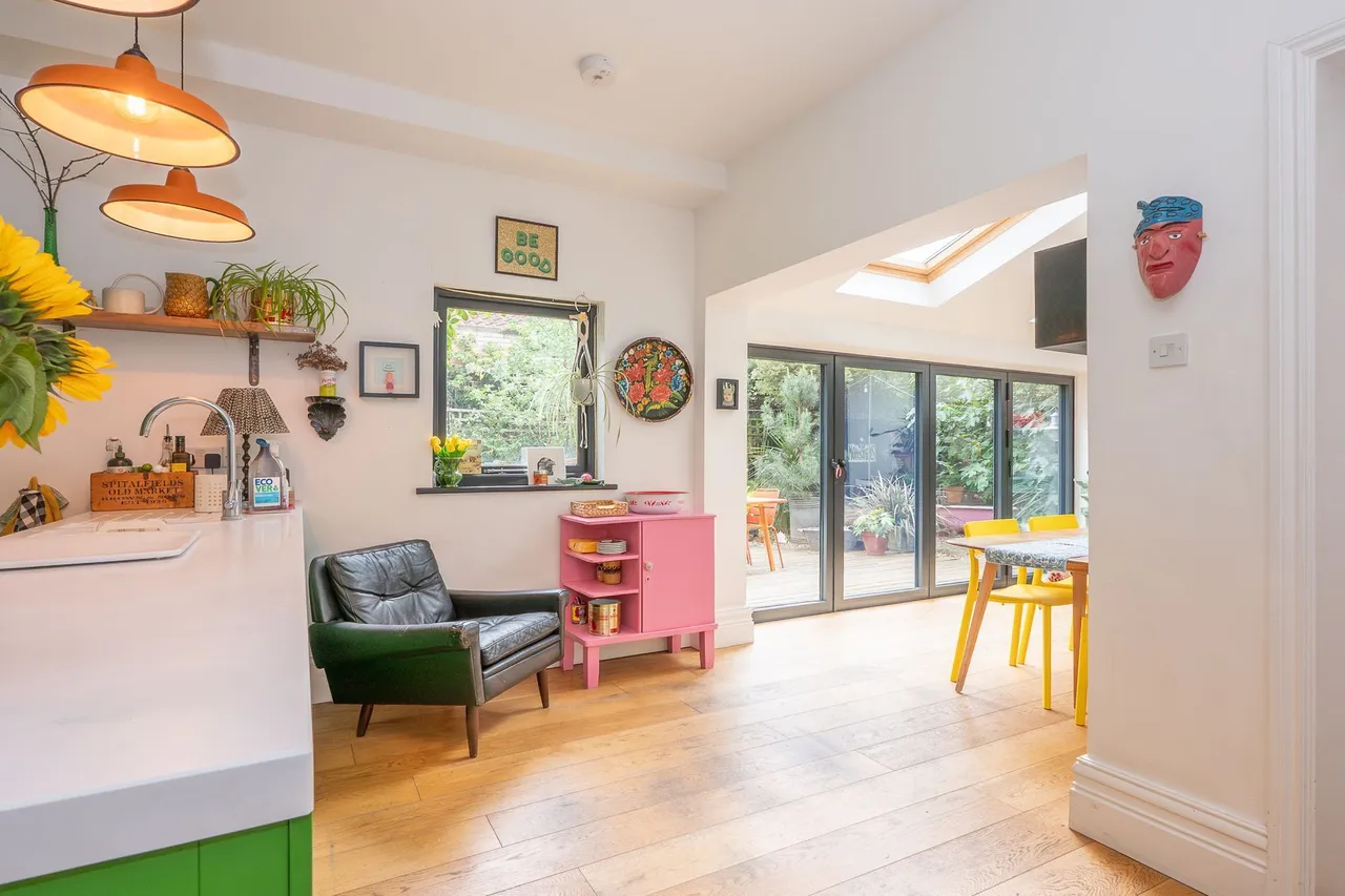 Magnificent Victorian Home with Two B, photo 2